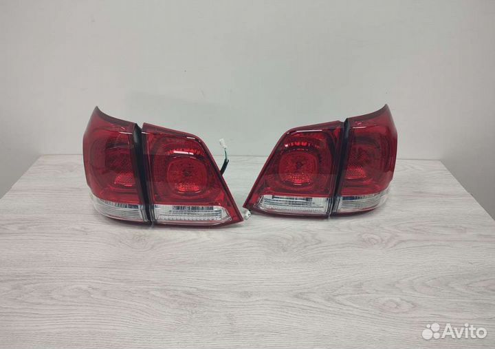 Фонарь задний 1(шт) в крыл Toyota Land cruiser 200