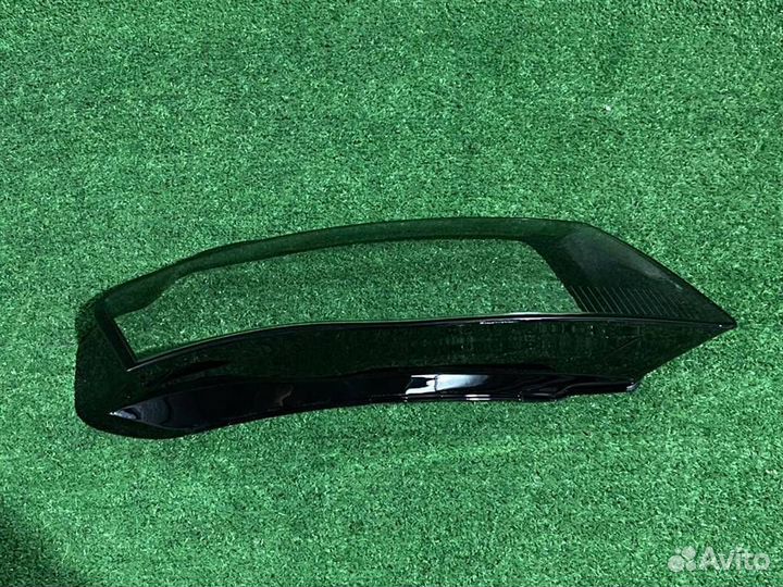 Стекло фары правый Audi A4 B8