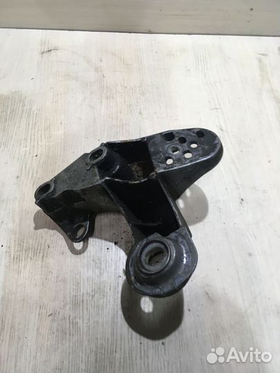 Кронштейн опоры двигателя Ауди А6 С5 4B0199351D