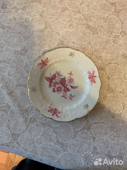 Столовый набор тарелок