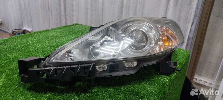 Передняя фара левая, правая Mazda 5