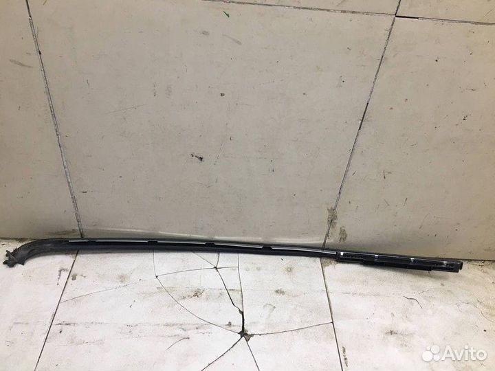 Молдинг лобового стекла левый Toyota Land Cruiser