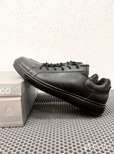 Кроссовки Ecco стильные