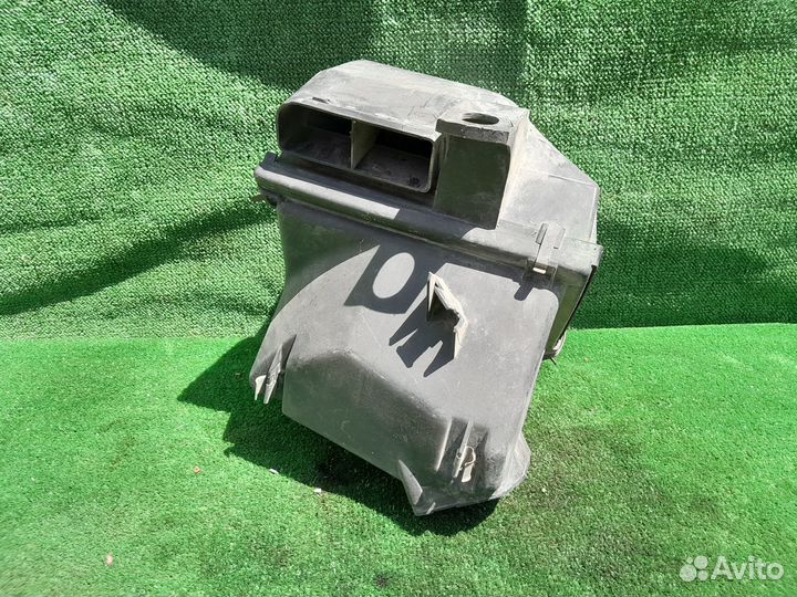 Корпус воздушного фильтра Volkswagen Passat