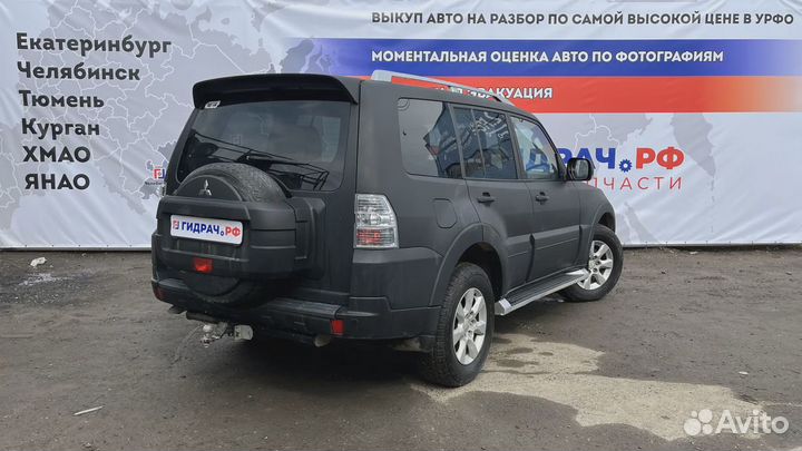 Замок двери передней правой Mitsubishi Pajero (V90