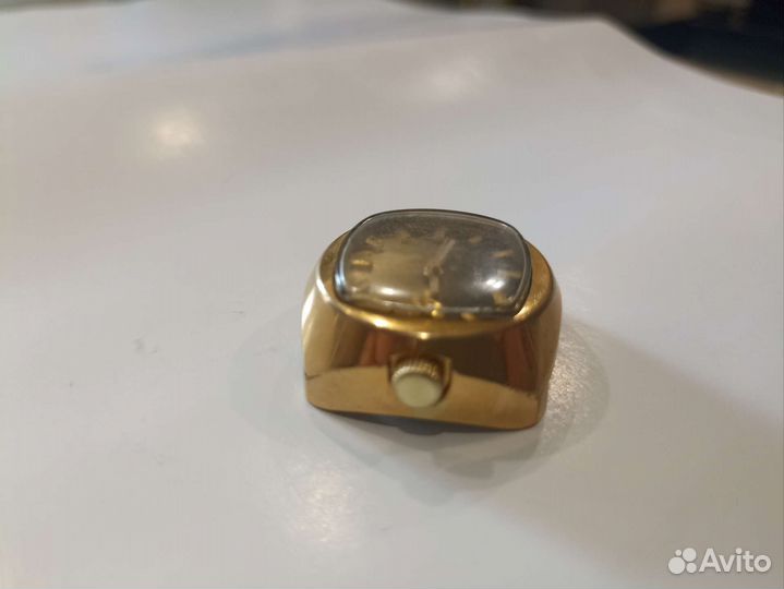 Часы Заря луч под золотистый