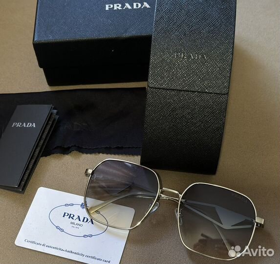 Солнцезащитные очки prada