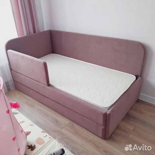 Детская кровать, уютная, съёмный борт