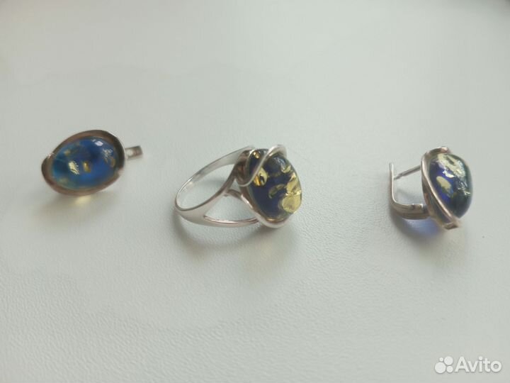 Серебряные украшения с голубым янтарем