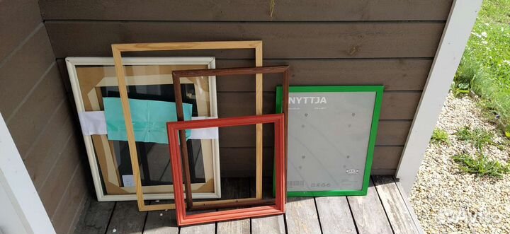 Два стола, стулья винтаж и рамки для картин