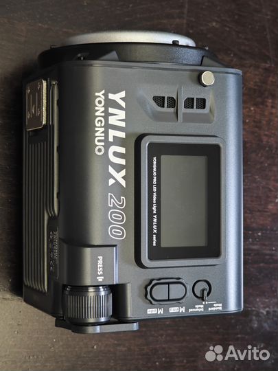 Видеосвет YongNuo ynlux200 2700-6500K комплект