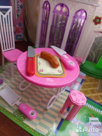 Кукольный домик с мебелью