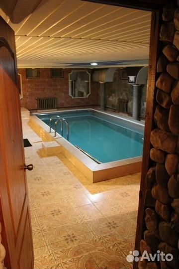 Сауна с большим бассейном