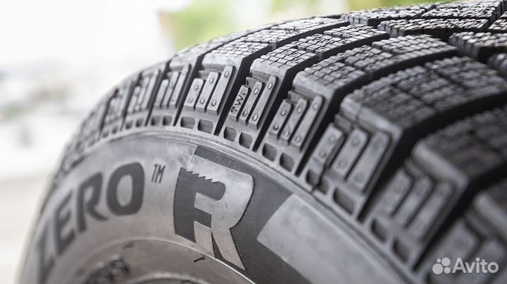 Pirelli Ice Zero FR 255/50 R19 107T