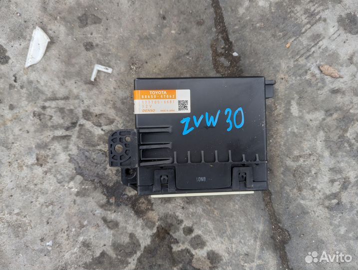 Электронный блок Toyota Prius ZVW30 2ZR-FXE