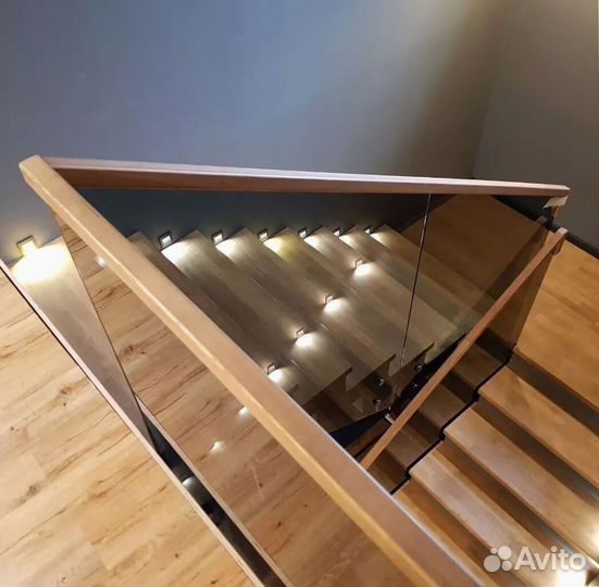 Стеклянное ограждение для лестницы