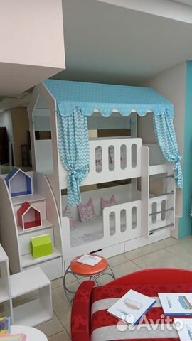 Двухъярусная кровать домик