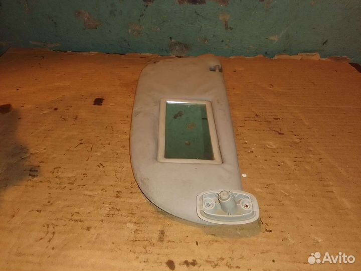 Солнцезащитный козырек правый Peugeot 206