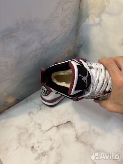 Кроссовки 40р Nike air jordan 4 retro