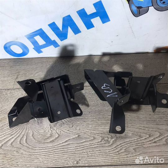 Крепление связки сиденья Land Rover Discovery III