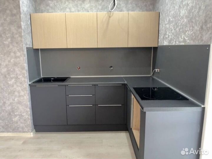 Кухня высокая с барной стойкой