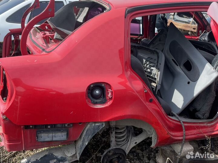 Заднее правое крыло Renault Symbol четверть