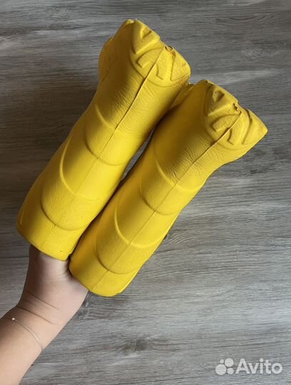 Желтые резиновые сапоги 31