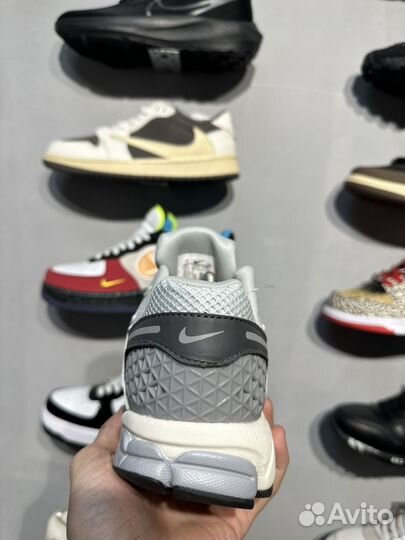 Кроссовки Nike vomero 5