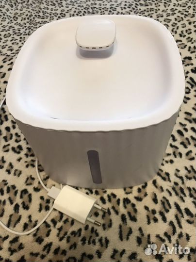 Поилка - фонтан для кошек и собак