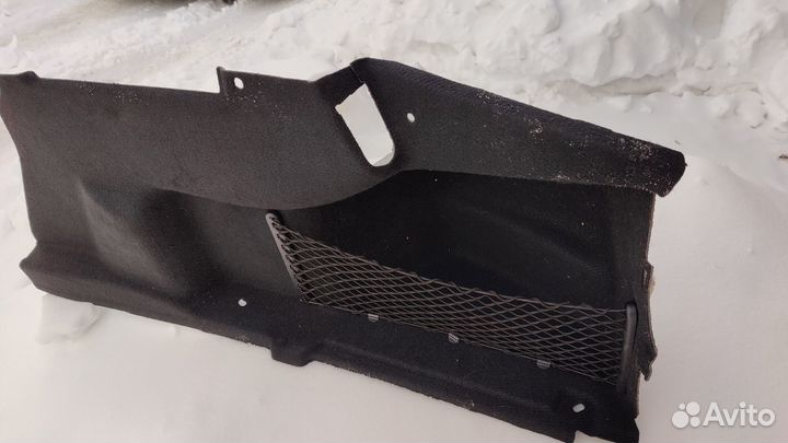 Обшивка багажника правая Mercedes W211