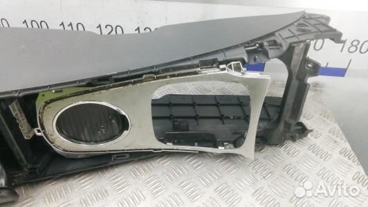 Подлокотник центральный toyota avensis T27 (BBN02I