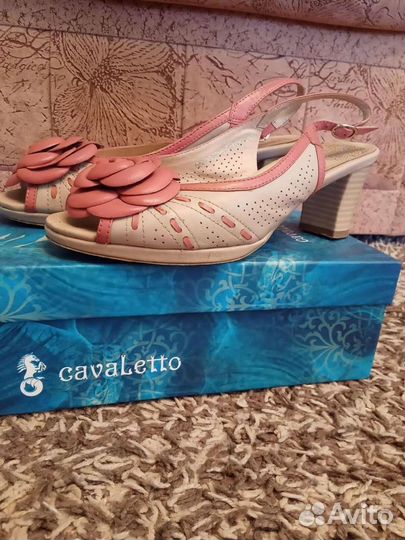 Вечернее платье и босоножки