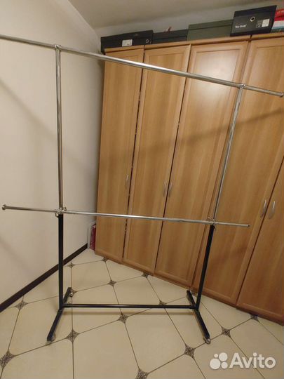 Вешалка напольная металлическая