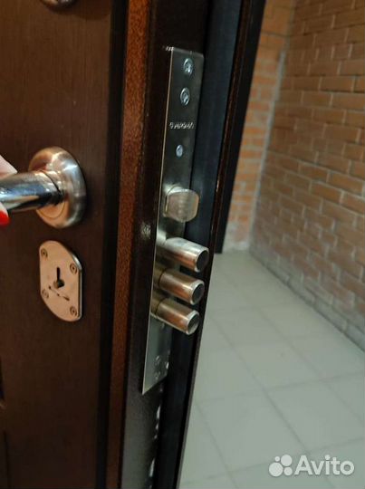 Вскрытие замков машины, квартиры