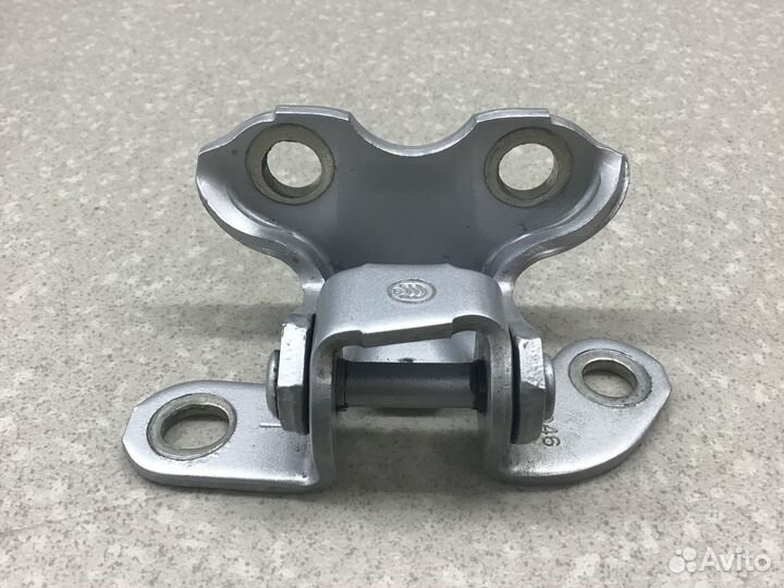 Петля двери задней левой верхняя Toyota Corolla E1