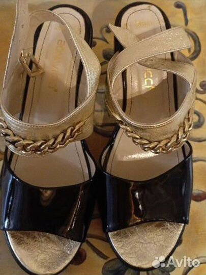 Босоножки лак-кожа искусственная 40 размер