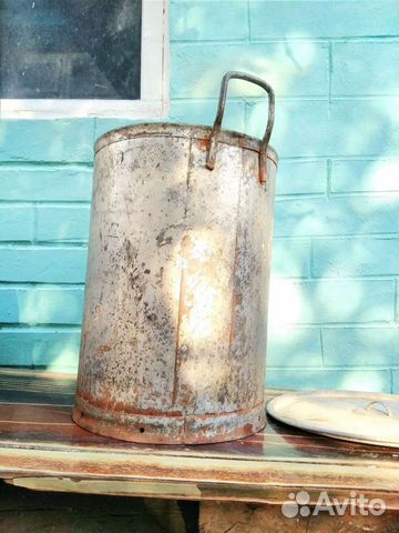 Огромные стальные баки