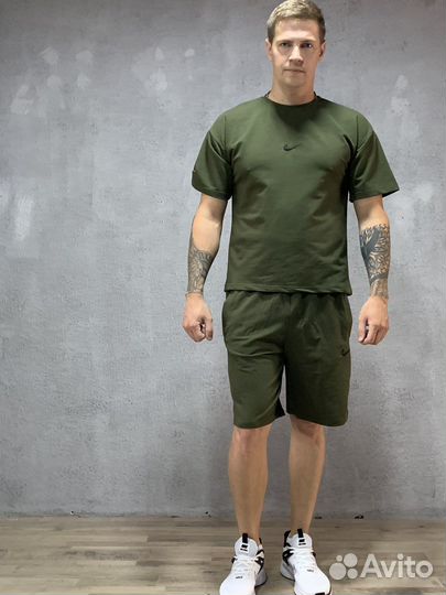 Спонтивный костюм с шортами