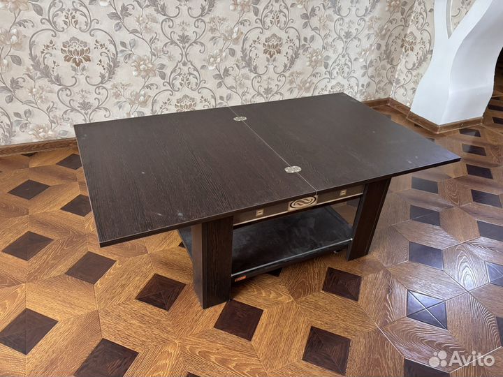 Журнальный столик