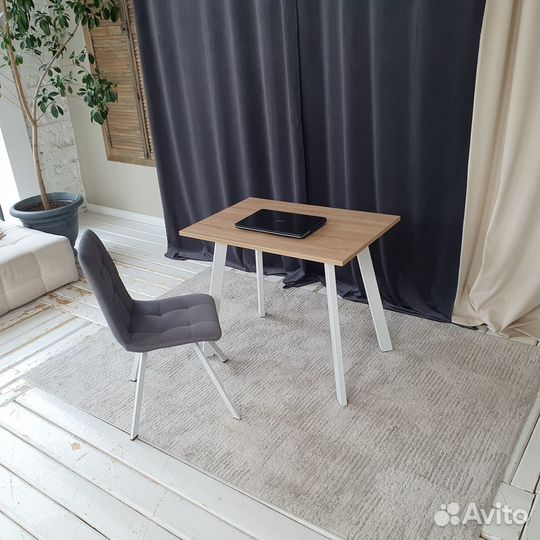 Компьютерный стол Ник Дуб 90*60 см. Белые ножки