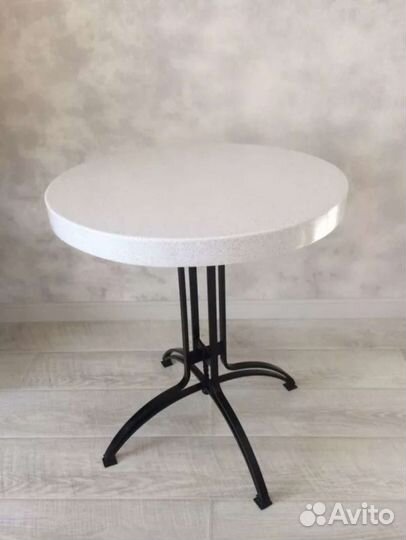 Журнальный, письменный столик