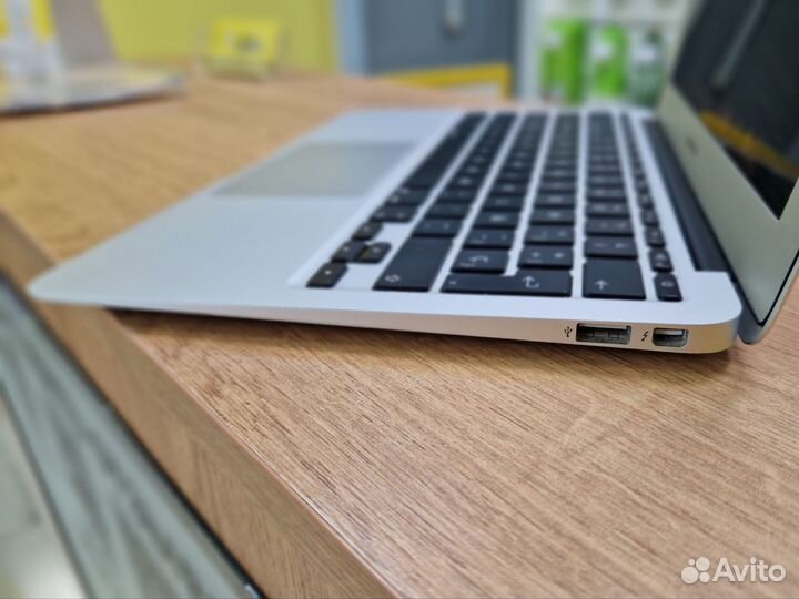 Ноутбук Apple MacBook Air 11 Mid 2012