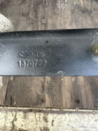 Кронштейн бокового спойлера правый Scania 1370722