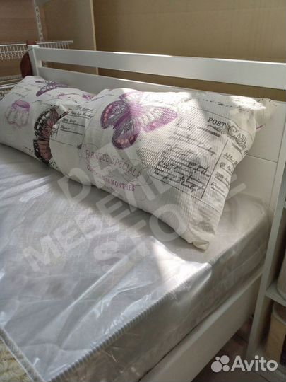 Кровать массив