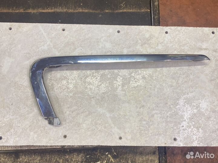 Веста молдинг бампера левый