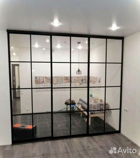 Стеклянная перегородка