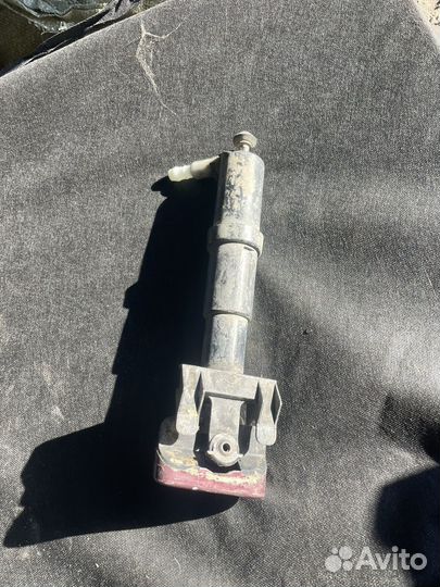 Форсунка омывателя фар передняя правая w210