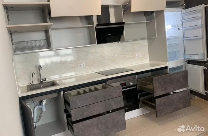 Угловая кухня под потолок на заказ