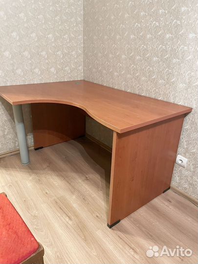 Стол рабочий письменный кабинетный