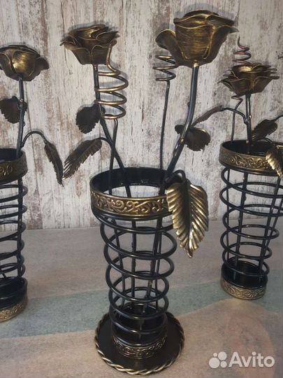 Ваза и розы из металла